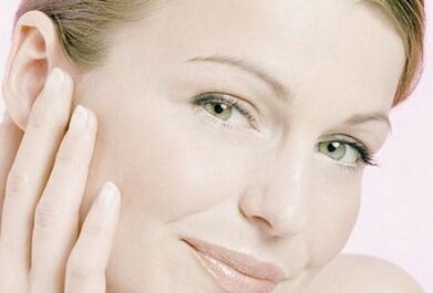 Peau du visage après rajeunissement au laser